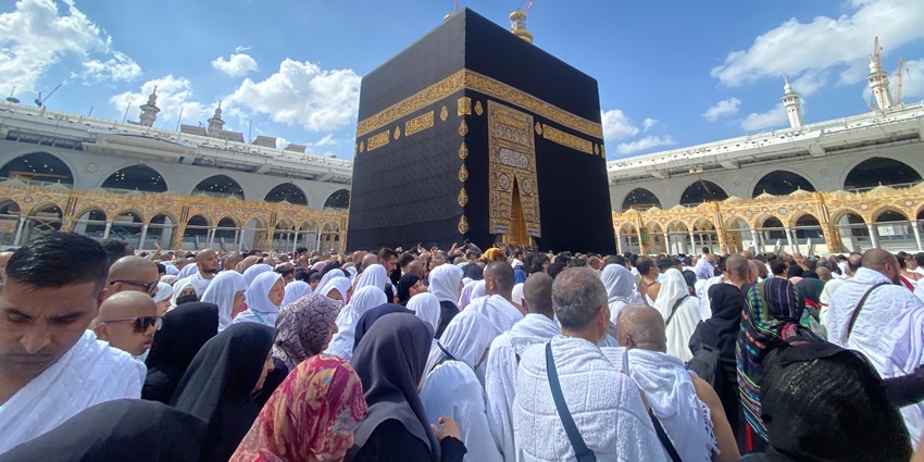 People come to offer their prayers in Malik Deenar Mosque with high reverence.