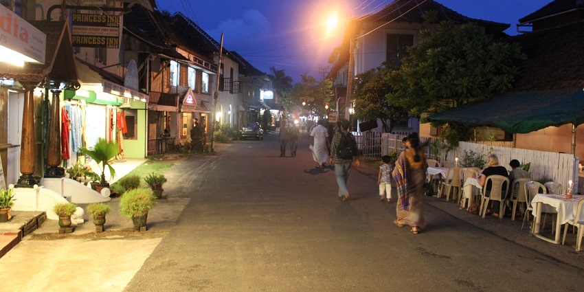 Enjoy street shopping in Kochi at Princess Street and grab some Indo-Western antiques