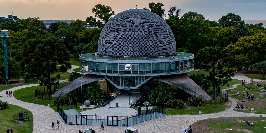 Wide-angle view of the Priyadarshini Planetarium, an ideal spot for space enthusiasts