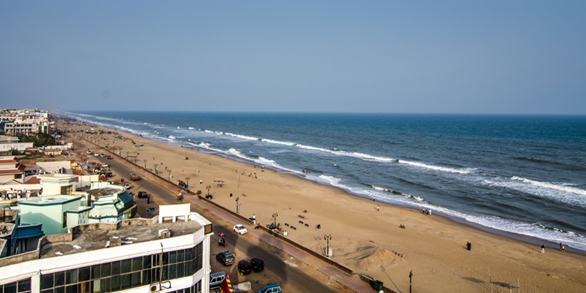 A mesmerising view of the majestic golden Puri Beach from a lighthouse in Odisha