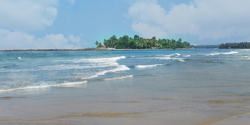 Puzhakkal Beach is one of the most calm beaches near Thrissur ideal for relaxation.