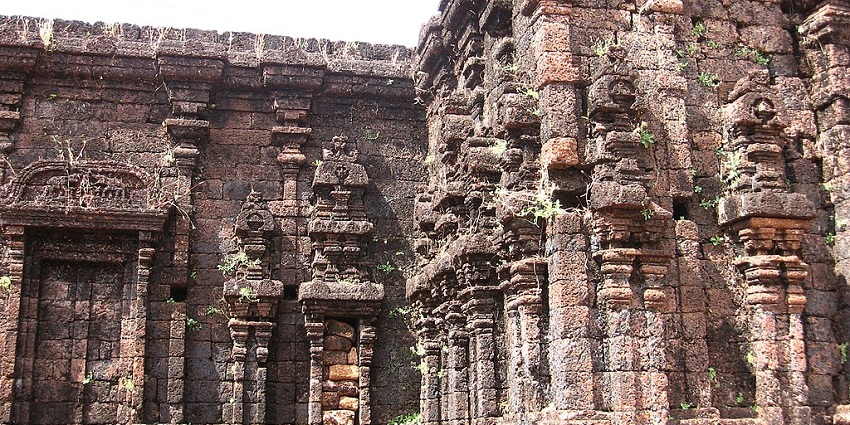A wall of the famous Rajarajeswara Temple