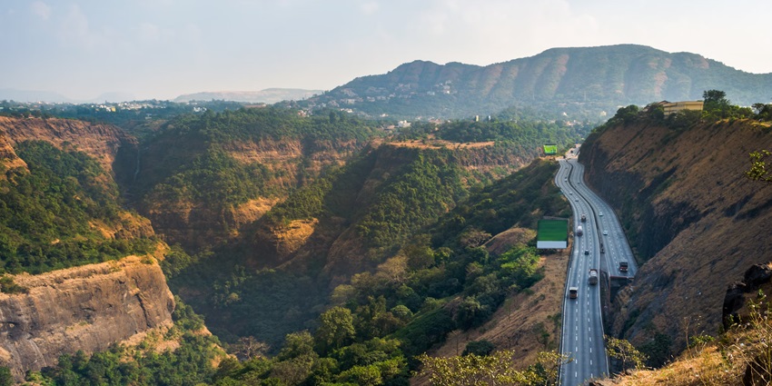 A highway located in the hills of Rajmachi Garden, one of the places to visit in April in India