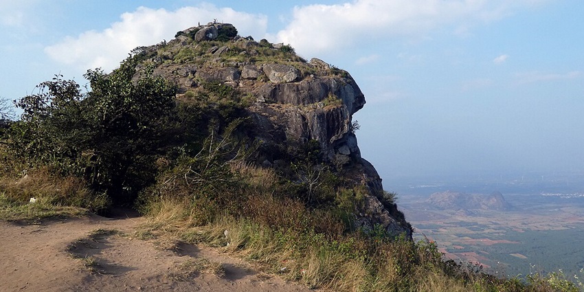 Under the clear sky witness the beautiful view of Ramakkalmedu rock near Idukki