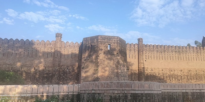 Ramnagar Fort is among the best places to visit in Udhampur for history enthusiasts.