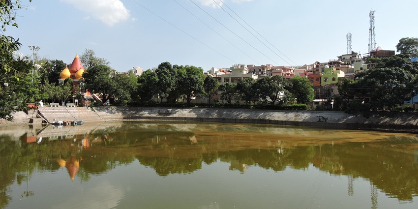 Enjoy a picnic at RaniTal with your loved ones amidst the town’s natural beauty.
