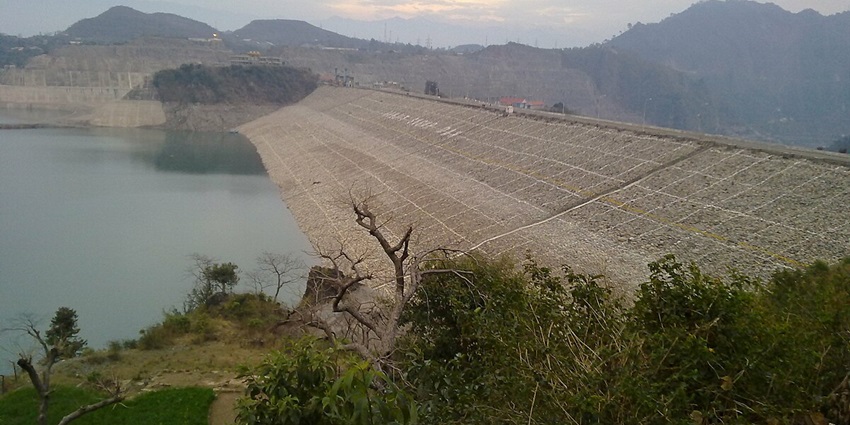 Ranjit Sagar Dam is located near the Jasrota Wildlife Sanctuary and is ideal for trekking