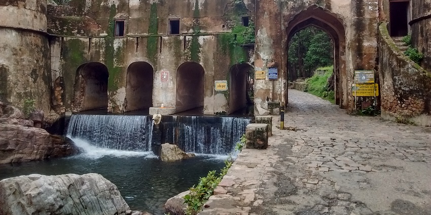 Image of Hamir Kund - Entrance to Ranthambore Fort, places to visit in March in India