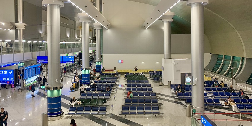 Snap of the open lounge of Dubai airport - Things to do in Dubai airport