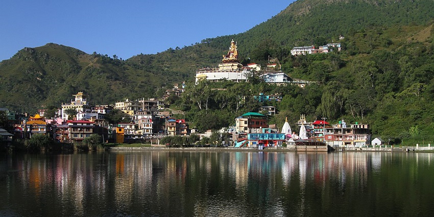Famed for its flora and fauna, Rewalsar Lake is a must-visit place for wildlife lovers.