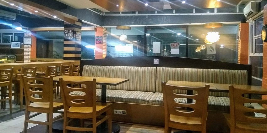 Rock and Role cafe is one of the idyllic places to explore Varkala nightlife