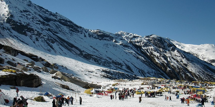 Explore the spectacular Rohtang Pass, a picturesque route along with the mountain ranges