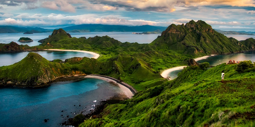 Ross and Smith islands are one of the best places to visit near Saddle Peak National Park