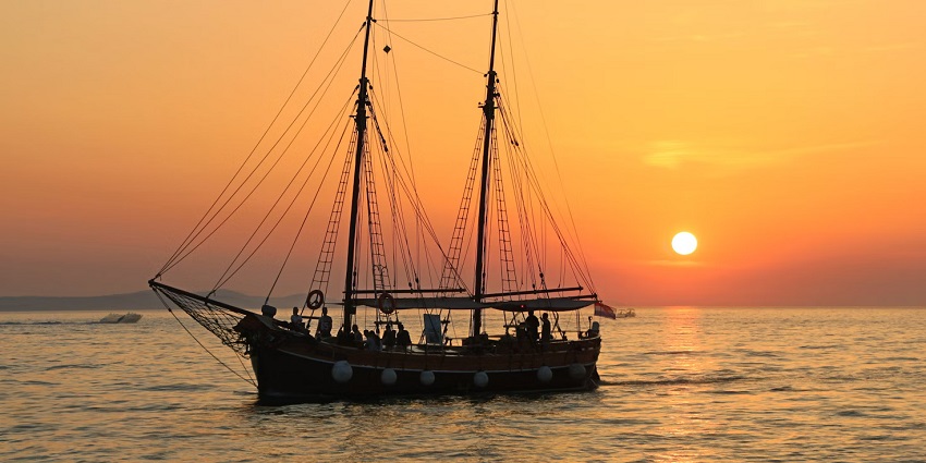 The easiest way to reach Baratang Island Limestone Caves is through boats and ferries.
