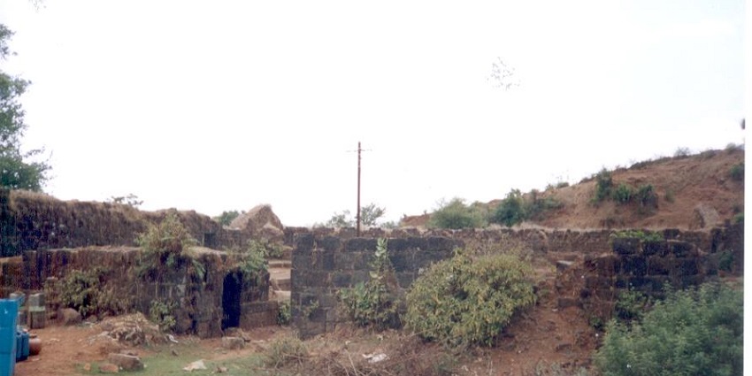 Witness the history of the mighty Maratha empire at the ruins of Vishalgad fort