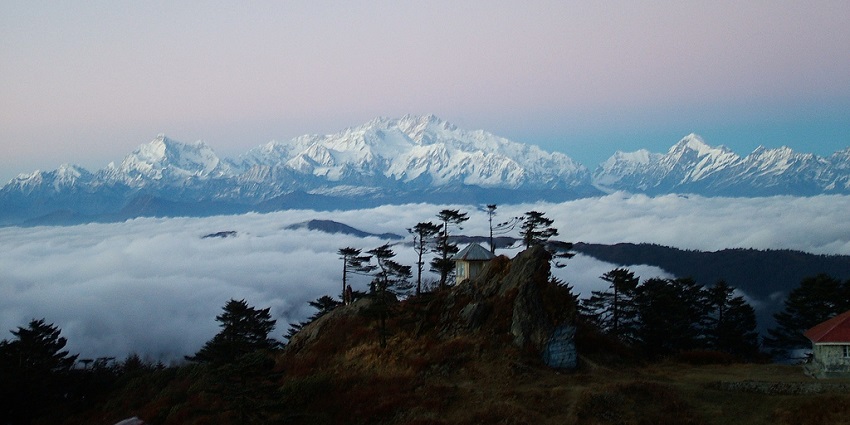 Breathtaking view of Sandakphu, featuring towering peaks and expansive snow valleys.