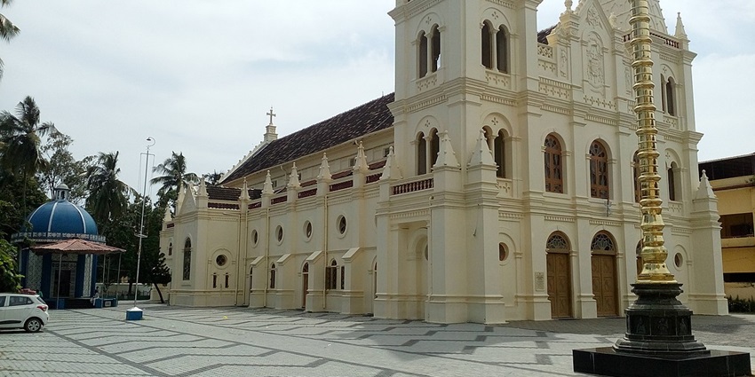A front view of the Santa Cruz Cathedral Basilica, one of the best churches in Kochi.