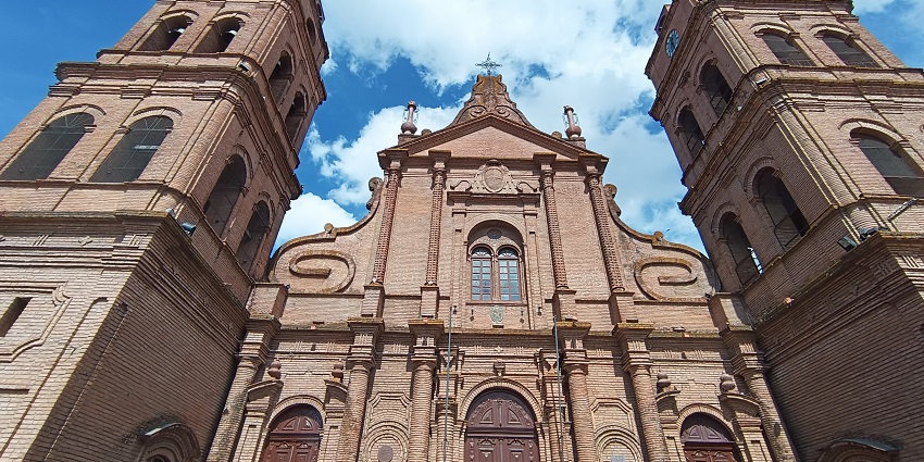 Witness the stunning architectural marvel of Santa Cruz Cathedral Basilica, Kerala.