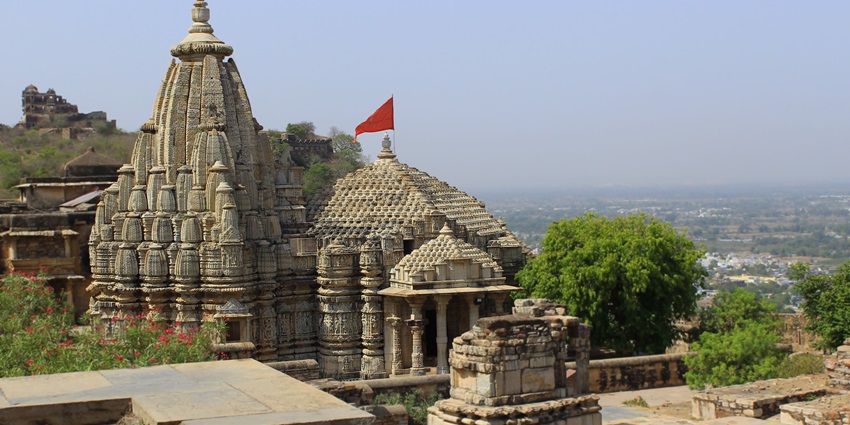 A picture of a historical temple near the biggest fort in India, located in Chittorgarh