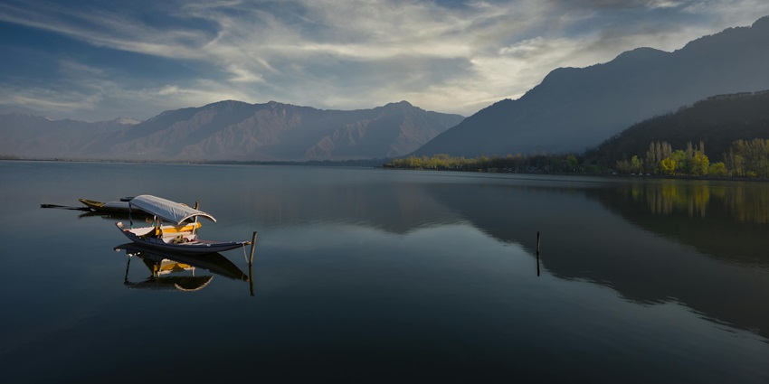 A stunning view of a lake. Satsar Lake is one of the best places to visit in Sonmarg.