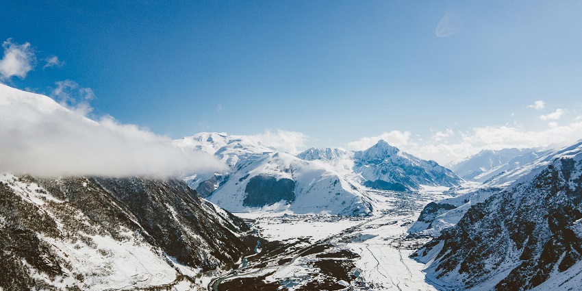 Satsaran Pass is one of the popular places to visit in Sonmarg in July for trekking.