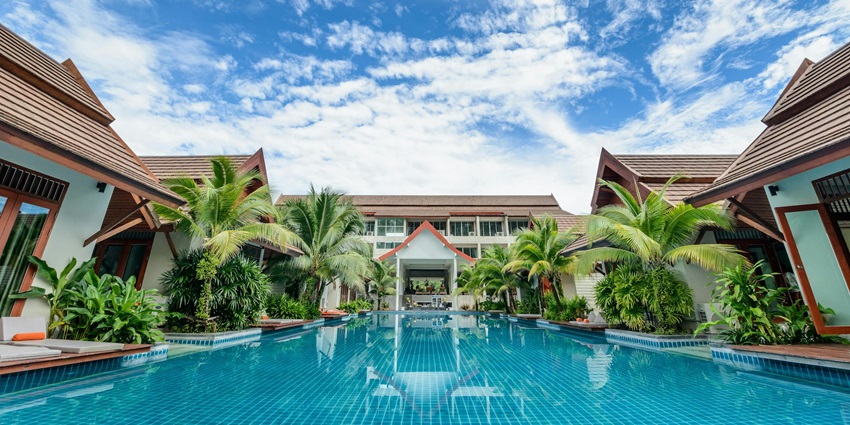 There are many pocket-friendly hotels and resorts available on the pristine island.