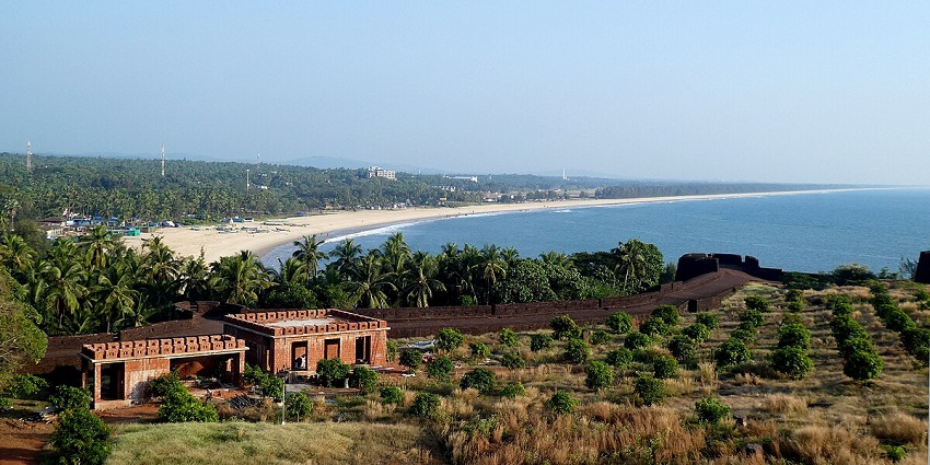 Strolling through this stunning beach is one of the best things to do in Bekal.
