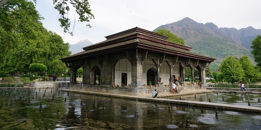 The Mughal-era style Shalimar Bagh is located near the Dal Lake and is a sight to behold