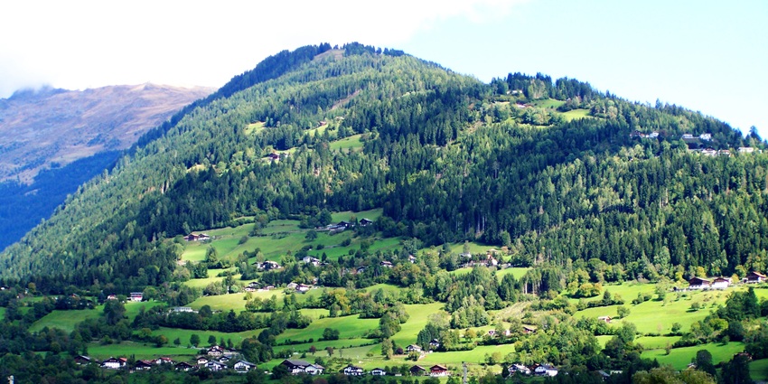 Among the best places to visit in Kashmir is the Shams Bari Range, a hilly area.