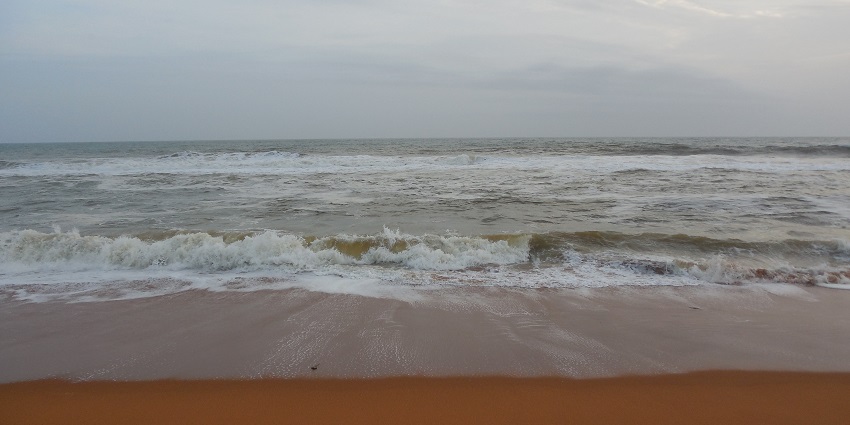 Enjoy the panoramic views at Shankumugham Beach, a must-visit near Parsurama Temple.