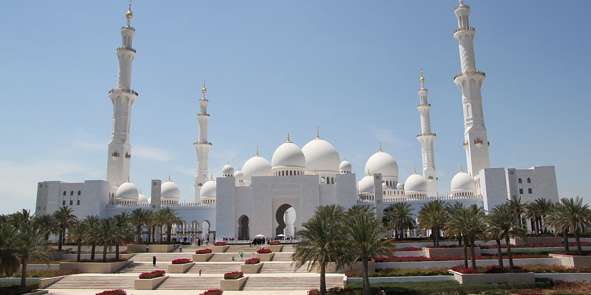 Sheikh Zayed Mosque: grand architecture with intricate designs and expansive courtyards.