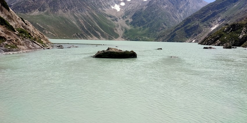 The high-altitude Sheshnag Lake is a scenic attraction near the Overa-Aru Wildlife Sanctuary