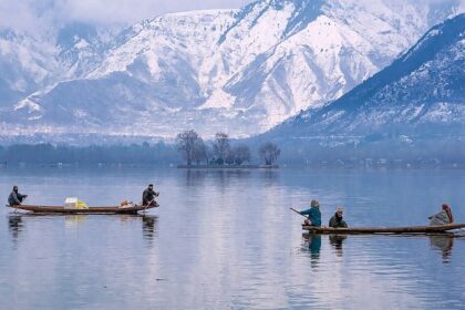 Dal Lake is one of the best places to visit in Srinagar in winter for a Shikara boat ride