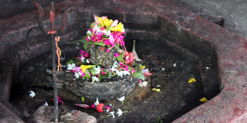 Peer Kho Cave Temple is dedicated to Lord Shiva attracting several visitors every day.