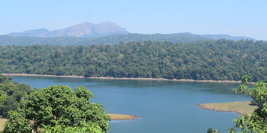 See the breathtaking views at the Sholayar Dam, one of the places to visit near.
