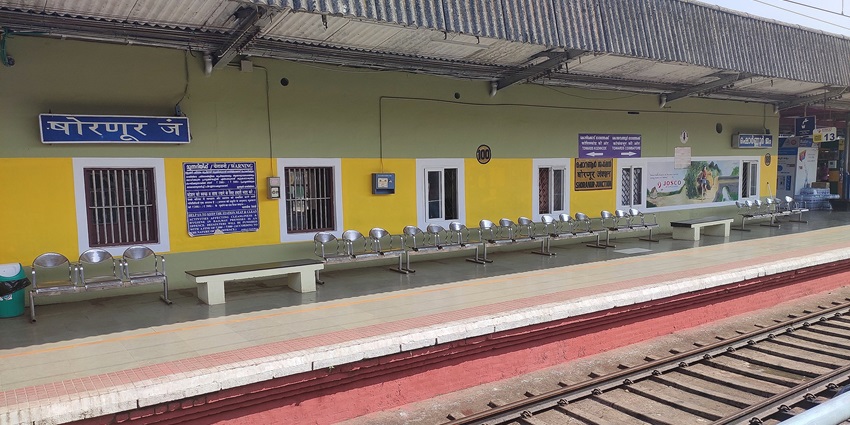This station is the nearest to Vallathol Museum, a highly accessible option for tourists from different corners.