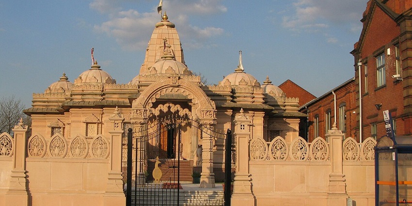 Explore the stunning architecture of Shree Krishna Haveli, a popular temple in Dubai.