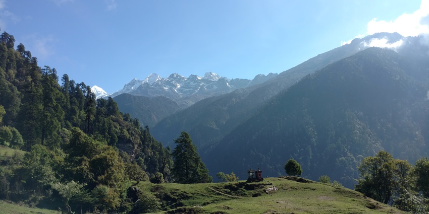 Visit the magnificent Kanchenjunga Falls when the weather is pleasant for sightseeing.
