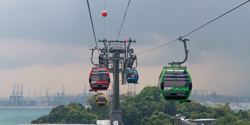 Witness the breathtaking views from Singapore Cable Car and experience the unparalleled.