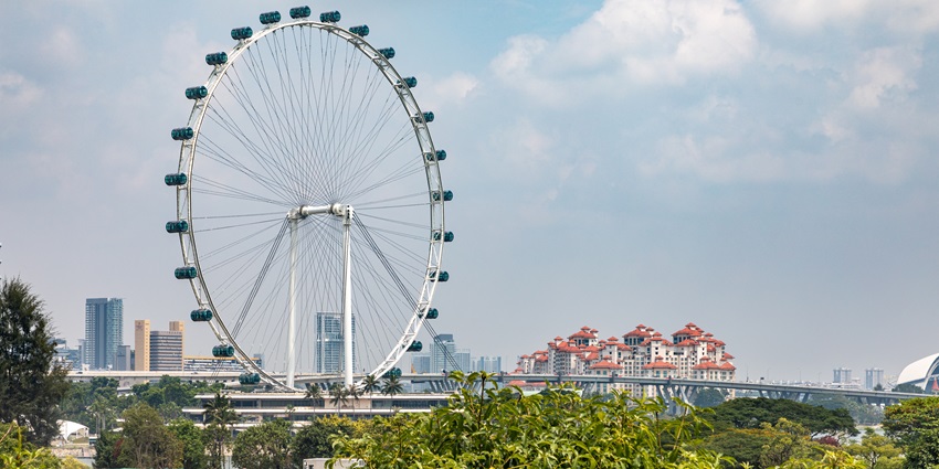 Singapore Flyer is one of the best places to enjoy breathtaking views of the city.