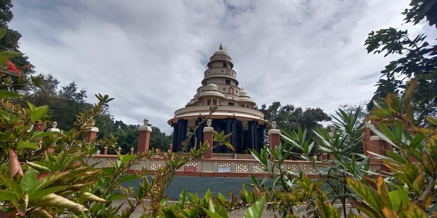 Sivagiri mutt is one of the religious places to visit in Varkala along with paragliding
