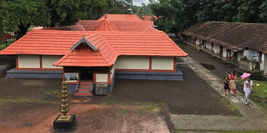Sivagiri Mutt is a spectacular ashram known for its meditation sessions and soul-awakening activities.