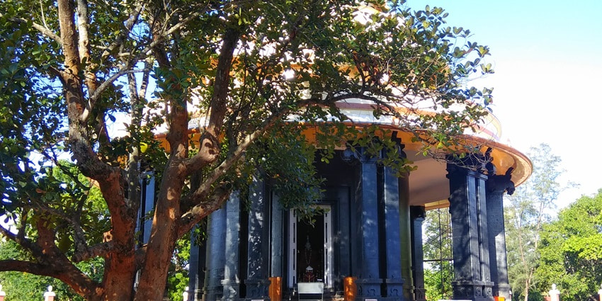 Make a visit to Sivagiri Mutt, a pilgrimage attraction in Varkala, to seek solace.