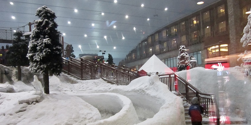 An artificially made indoor skiing arena in Dubai