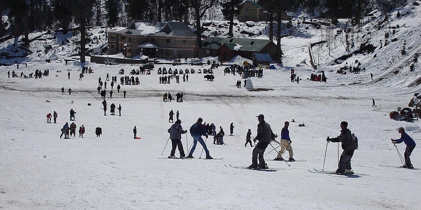Hit the slopes and enjoy skiing in Solang-one of the things to see in Himachal Pradesh.