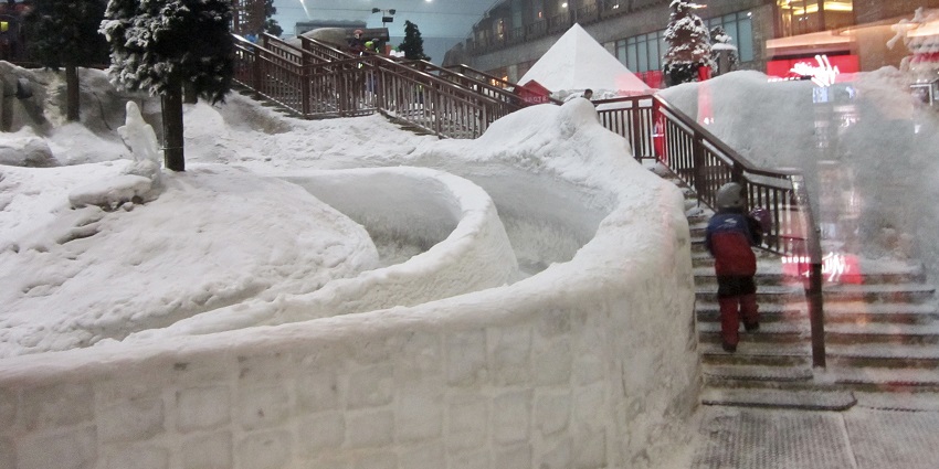 Mall of the Emirates is one of the places to visit in Dubai in May for unique skiing experience