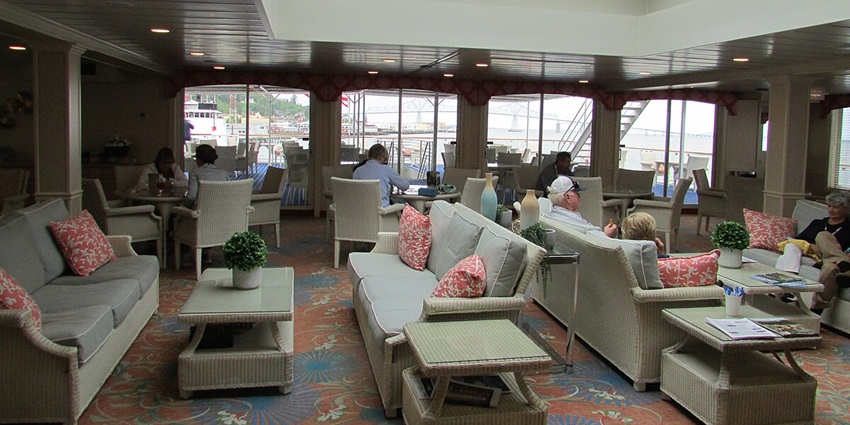 Sky Lounge is one of the best places to explore the nightlife in the city of Varkala
