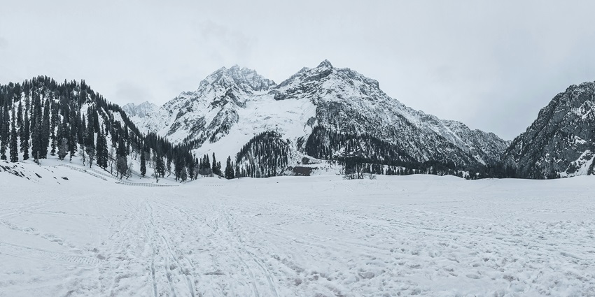 Gulmarg turns into heaven in Winter and is the best places to visit in December in India