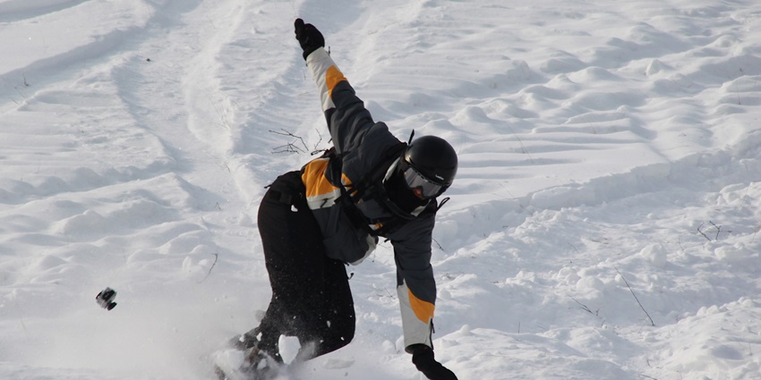 A person trying snow sports, one of the adventurous things to do in Doodhpathri.