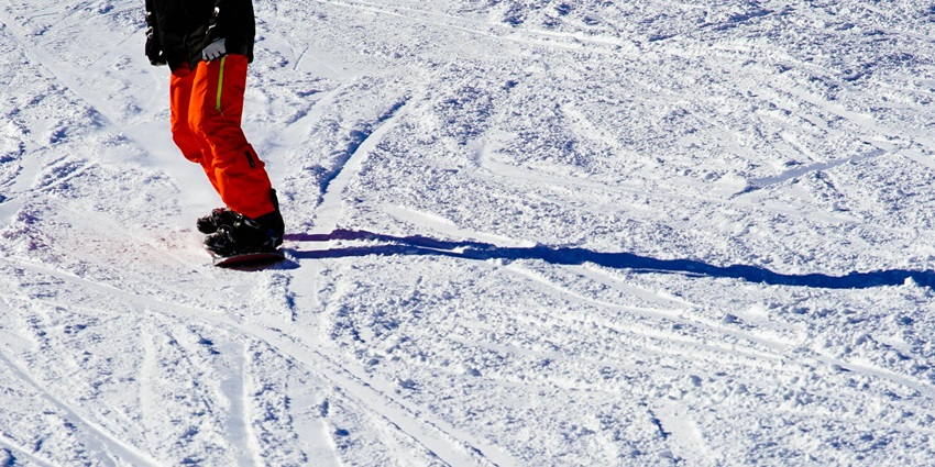 snowboarding and skiing are one of the best things to do in Kashmir in December.